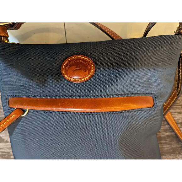 Vintage Navy Dooney and Bourke leather trim crossbody bag - Picture 3 of 6